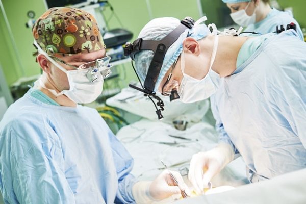 Surgeon removes tonsils