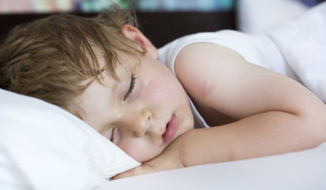 How to stop a child&#39;s dry cough at night: causes, treatment