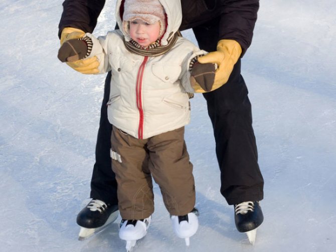 Как научить ребенка кататься на коньках