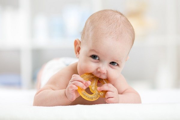 when a child&#39;s gums itch, photo of a teether