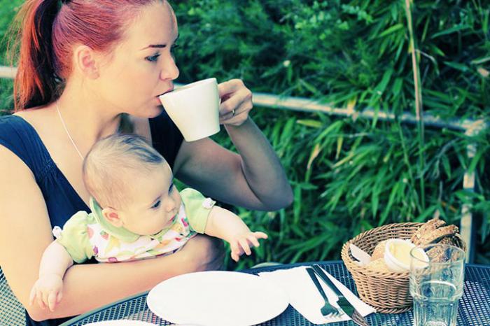 Can a nursing mother drink coffee?