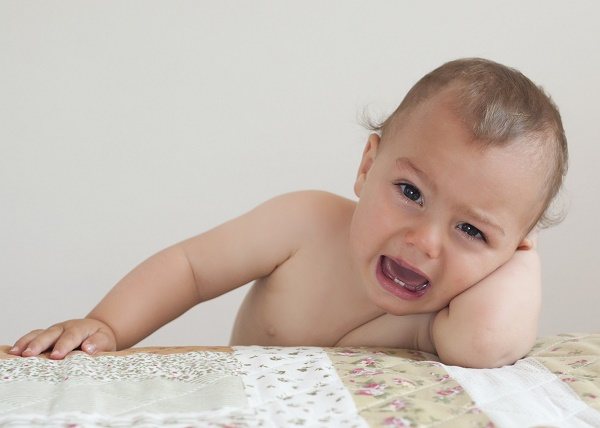 A baby&#39;s tearfulness may be a symptom of teething