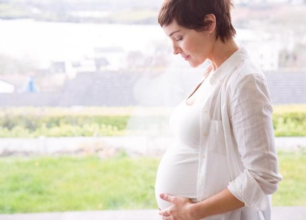 risks of late pregnancy
