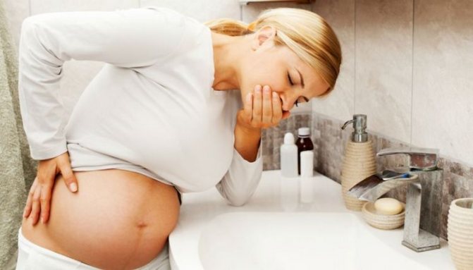 Тошнота на 38 неделе беременности может быть вызвана либо перееданием, либо приближающимися родами.
