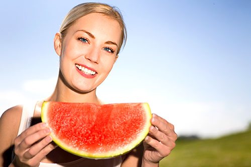 Self-grown watermelon is useful for young mothers